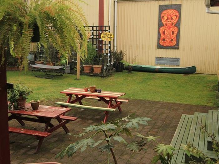 Bazil'S Backpackers Bbh Hostel & Surf School 웨스트포트 외부 사진
