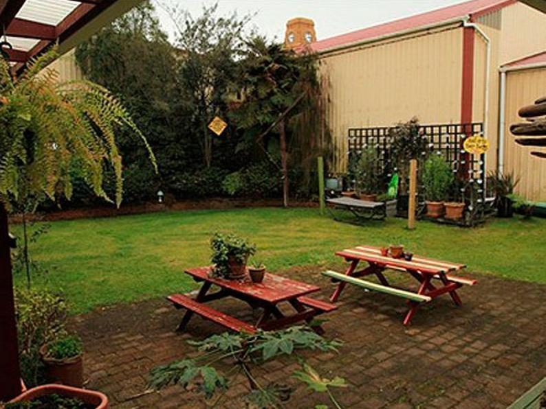 Bazil'S Backpackers Bbh Hostel & Surf School 웨스트포트 외부 사진