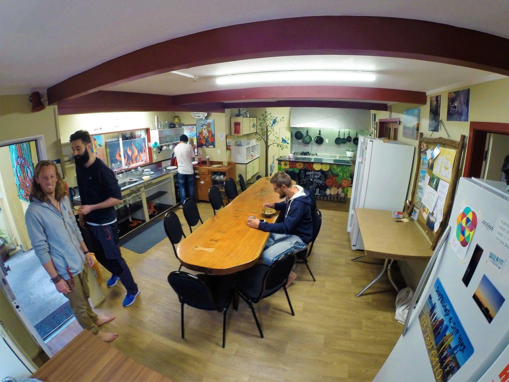 Bazil'S Backpackers Bbh Hostel & Surf School 웨스트포트 외부 사진