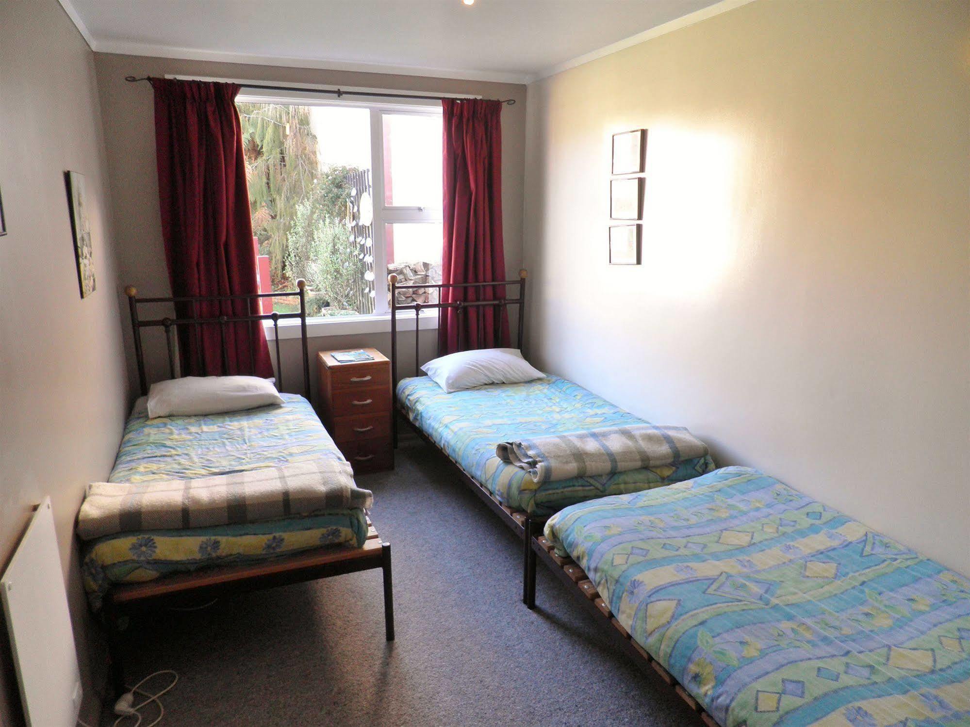 Bazil'S Backpackers Bbh Hostel & Surf School 웨스트포트 외부 사진