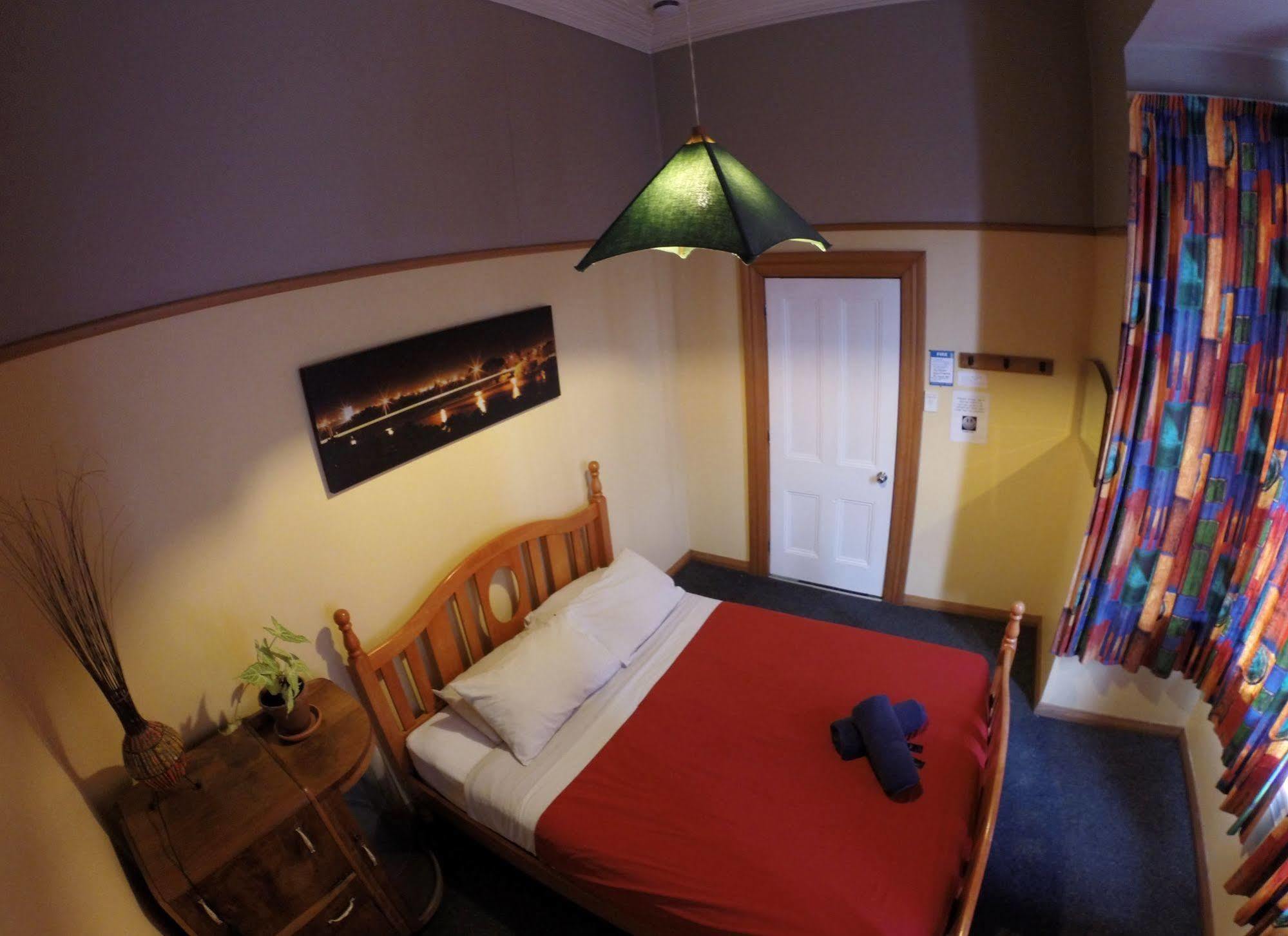 Bazil'S Backpackers Bbh Hostel & Surf School 웨스트포트 외부 사진