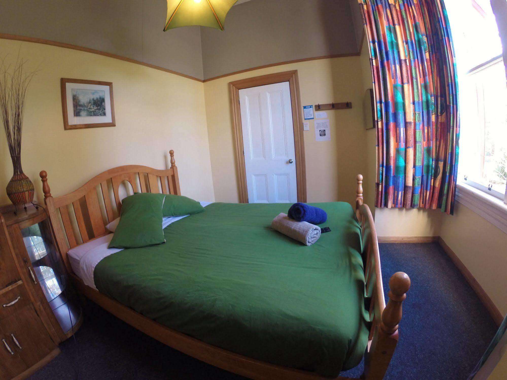 Bazil'S Backpackers Bbh Hostel & Surf School 웨스트포트 외부 사진