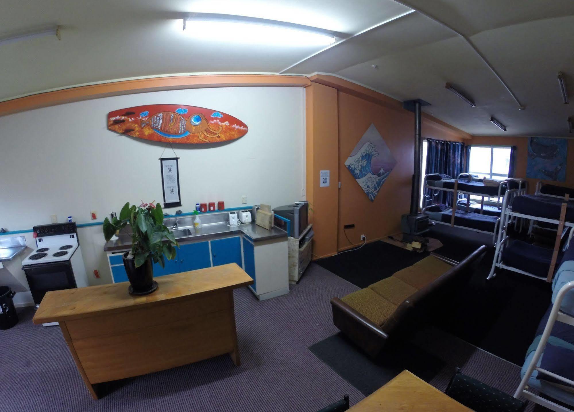 Bazil'S Backpackers Bbh Hostel & Surf School 웨스트포트 외부 사진